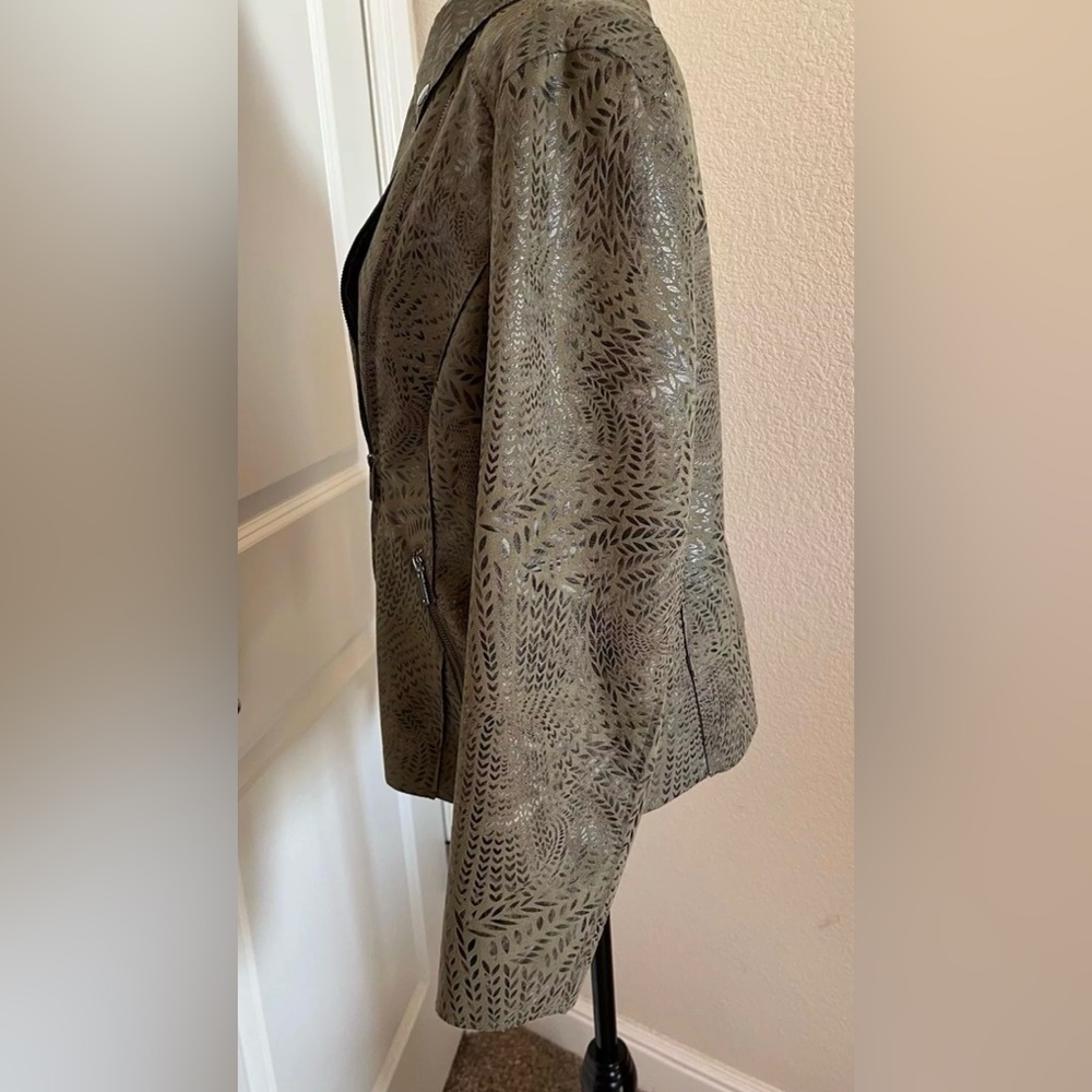 Philosophy Olive Green w/ Leaf Design SZ L Faux Leather Suede Moto Jacket - Picture 8 of 15